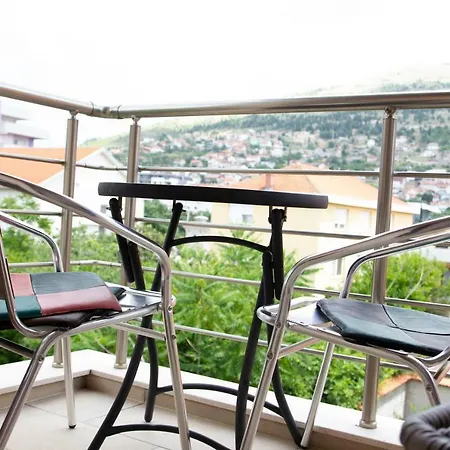 Ina Apartment